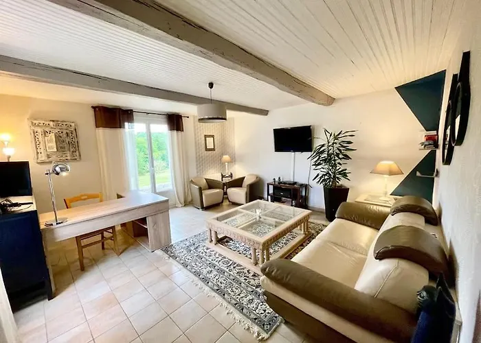 Maison Dans Le Sud Avec Piscine Chauffee - Midoon Guest